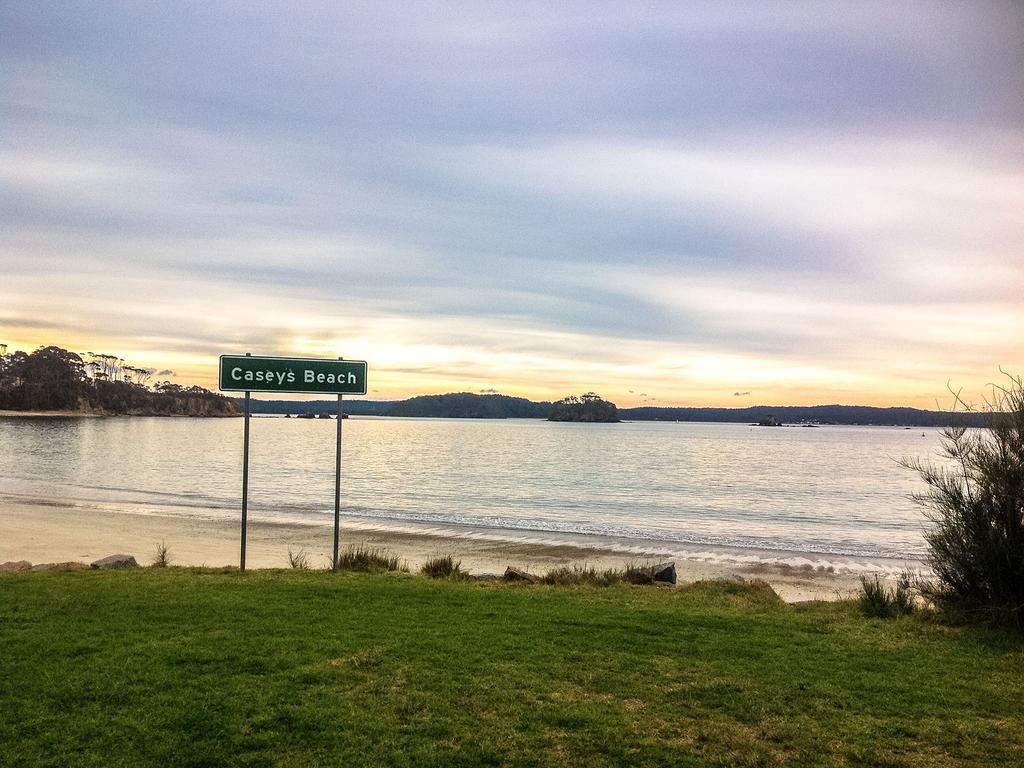 Caseys Beach Holiday Park Sunshine Bay Exteriör bild