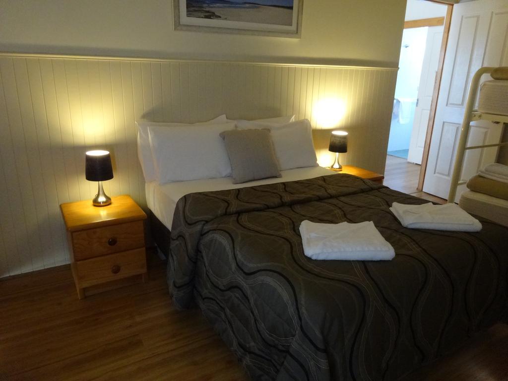 Caseys Beach Holiday Park Sunshine Bay Exteriör bild