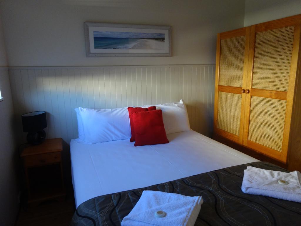 Caseys Beach Holiday Park Sunshine Bay Exteriör bild