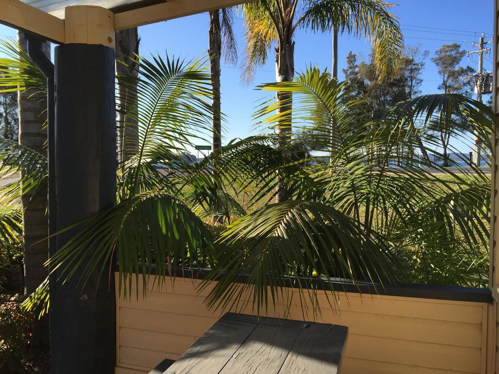 Caseys Beach Holiday Park Sunshine Bay Exteriör bild