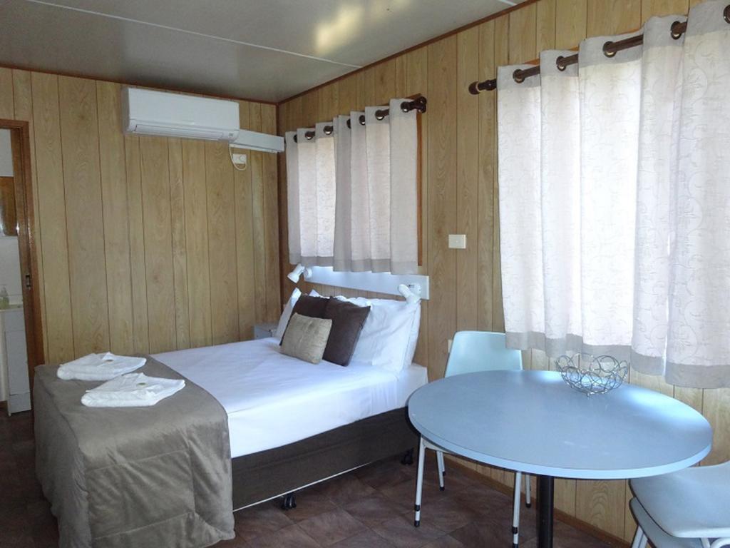 Caseys Beach Holiday Park Sunshine Bay Exteriör bild