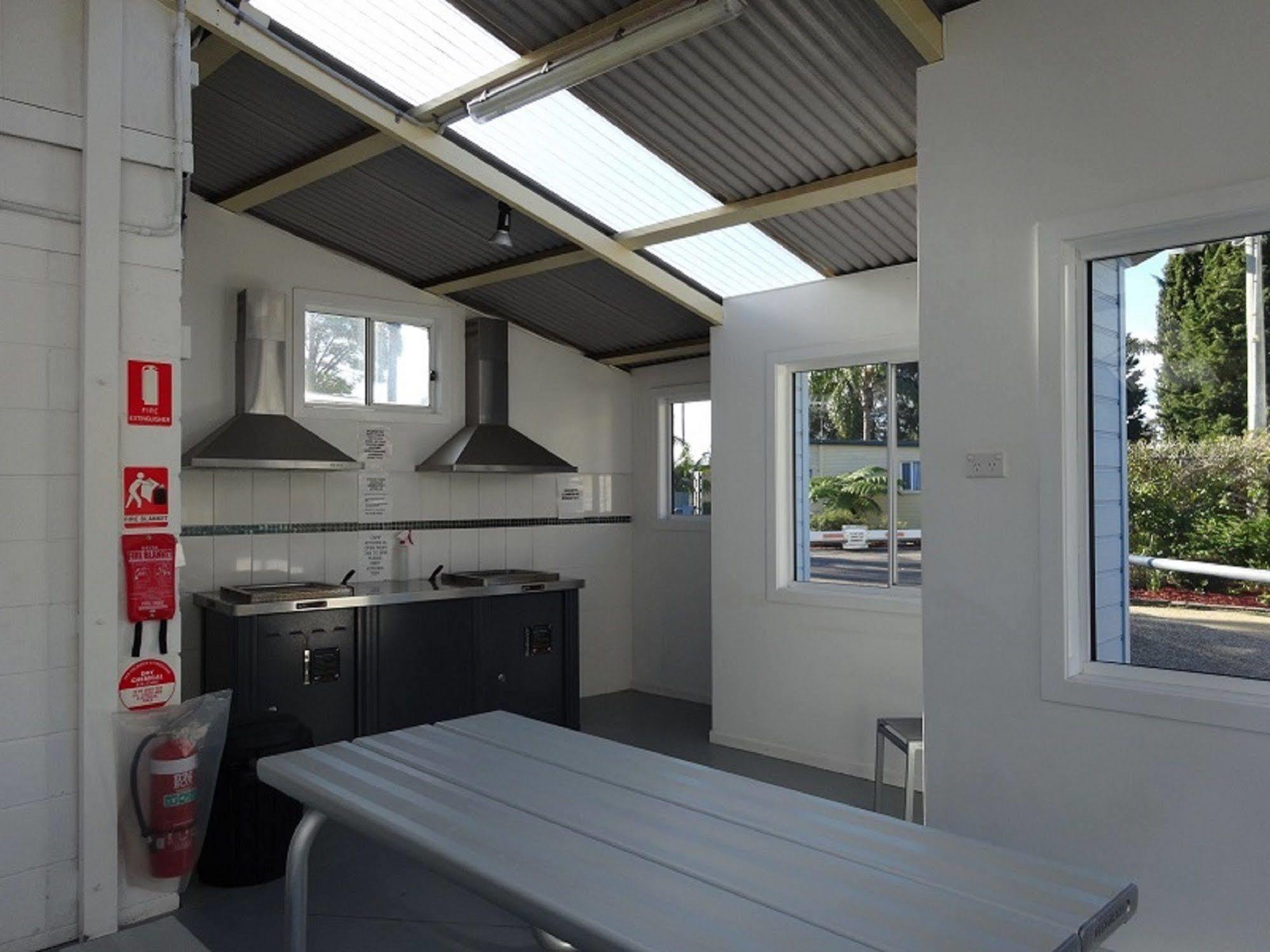 Caseys Beach Holiday Park Sunshine Bay Exteriör bild