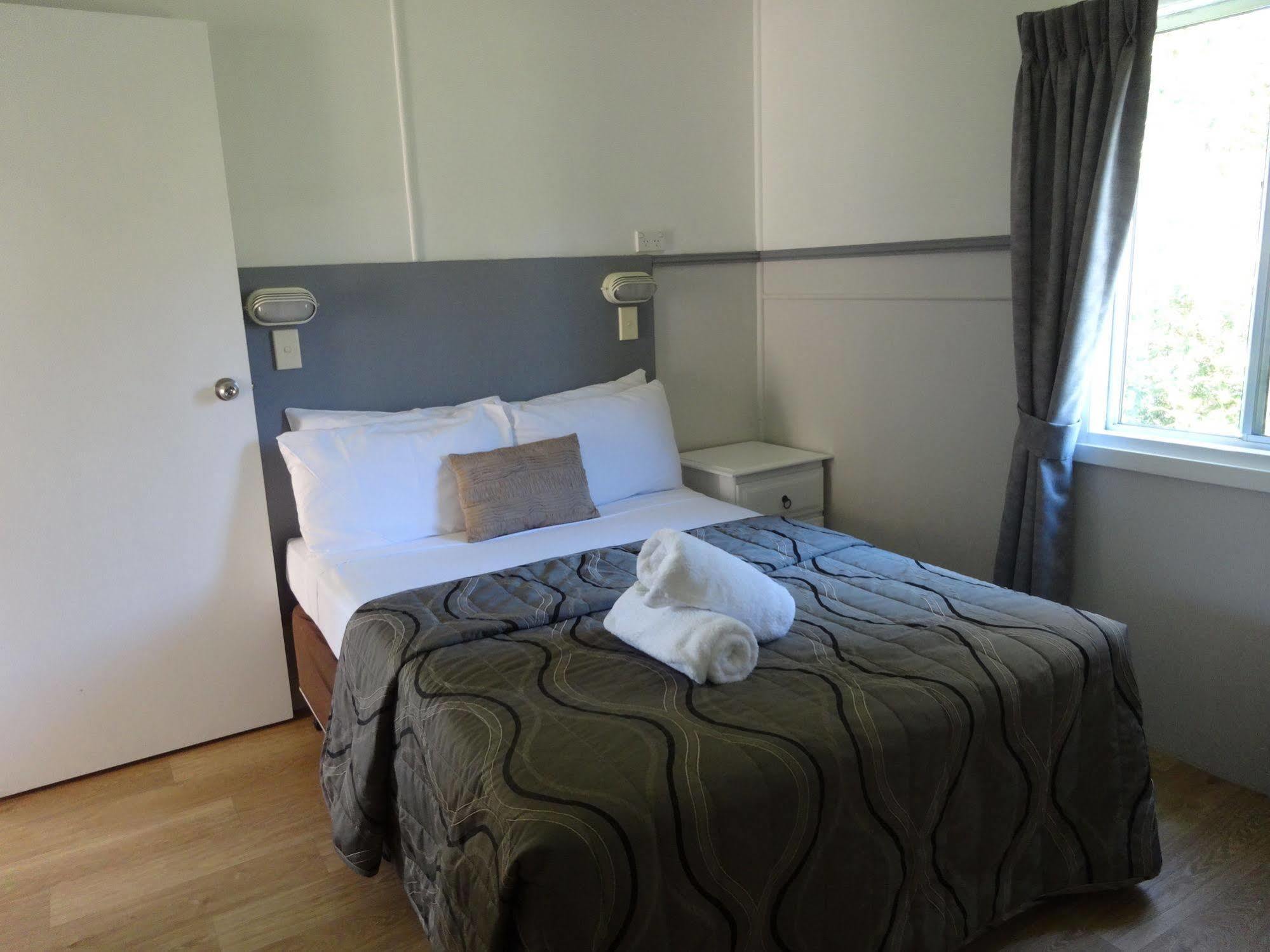 Caseys Beach Holiday Park Sunshine Bay Exteriör bild