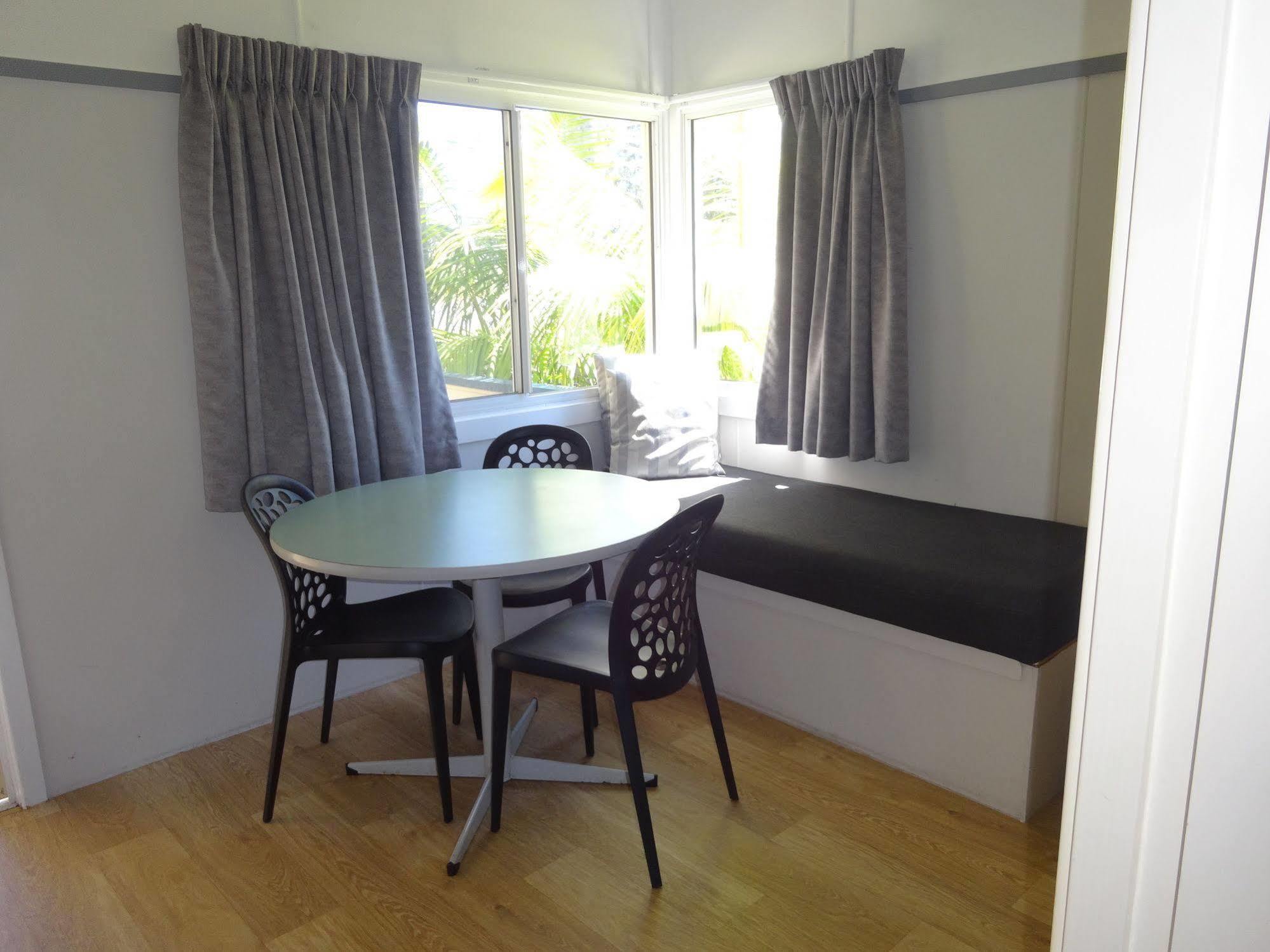 Caseys Beach Holiday Park Sunshine Bay Exteriör bild