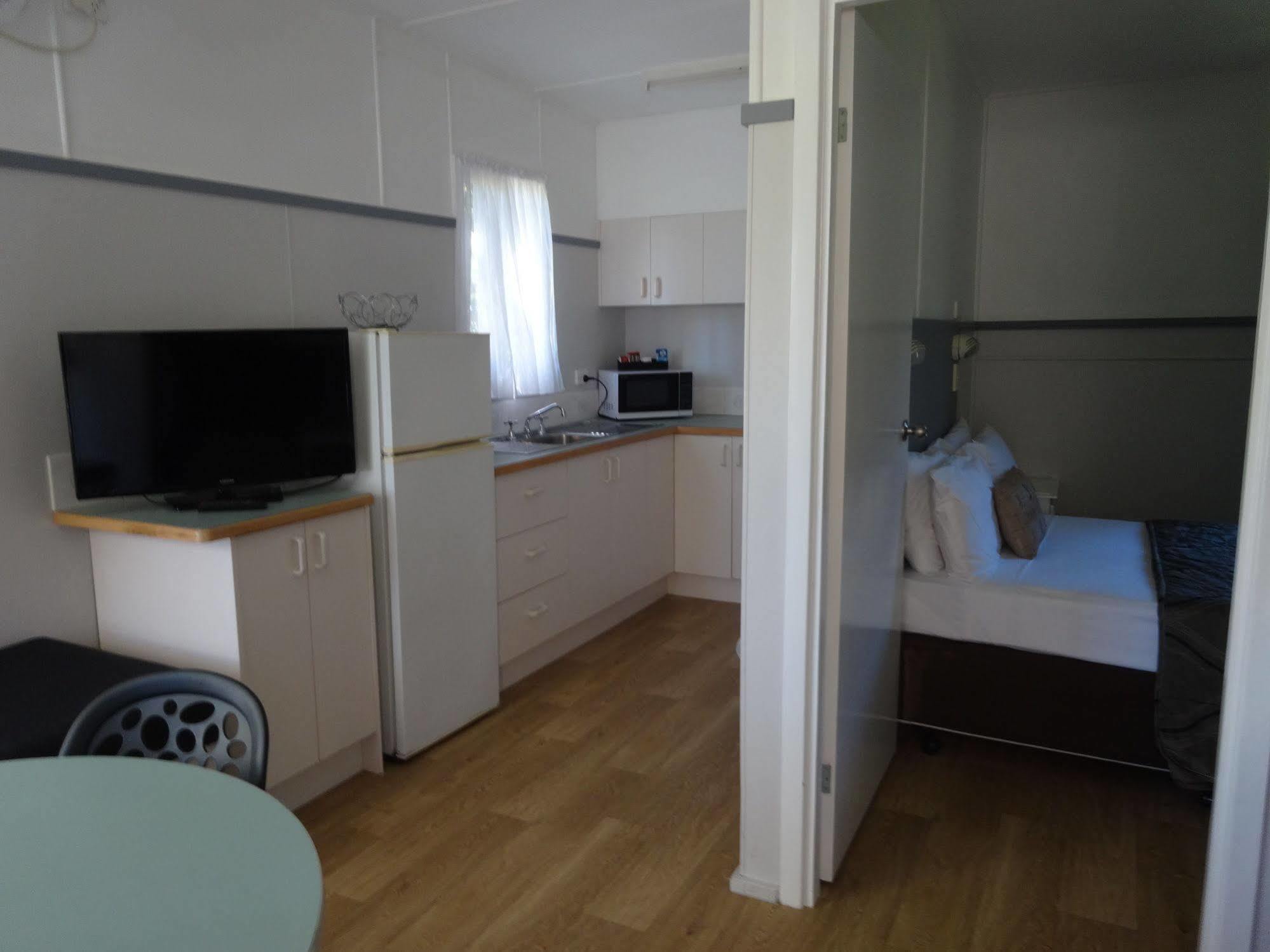 Caseys Beach Holiday Park Sunshine Bay Exteriör bild