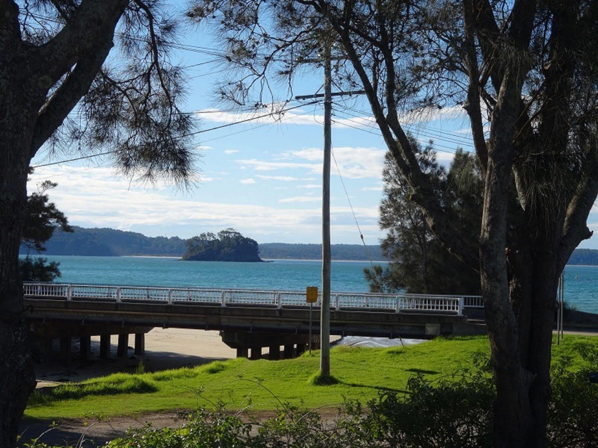 Caseys Beach Holiday Park Sunshine Bay Exteriör bild